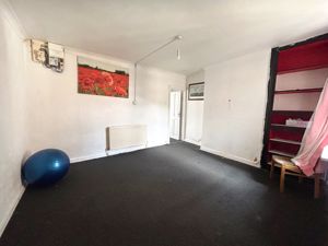 Lounge- click for photo gallery